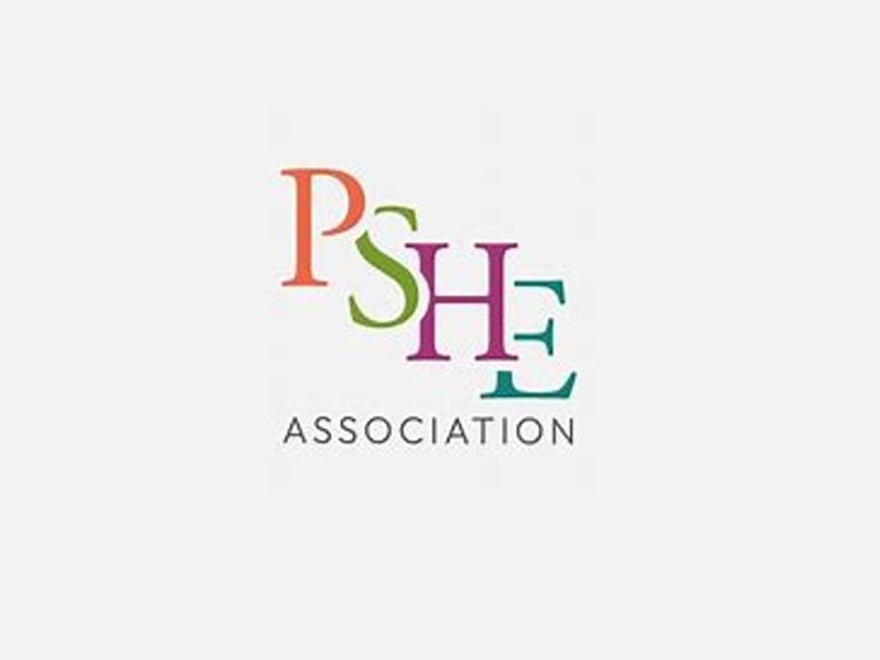 Empowering Students to Navigate Online Influences: PSHE Association Releases New Guidance